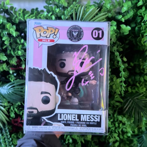 Signed lionel messi funko pop - lionel,